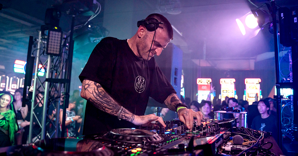 Rave & Buster's USA Tour